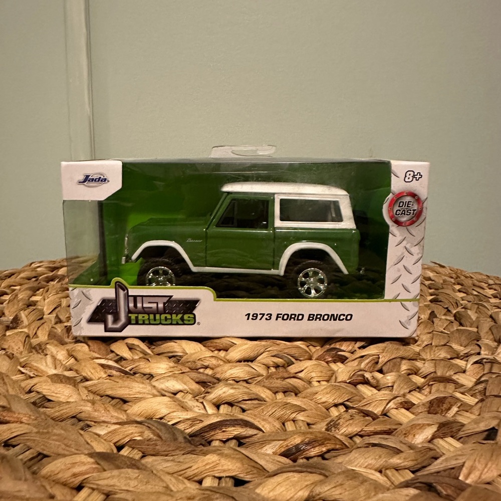 JADA 1973 Ford Bronco 🟩 GREEN 🟩 Just Trucks 1:32 💥NEW 2021💥 - Picture 4 of 9